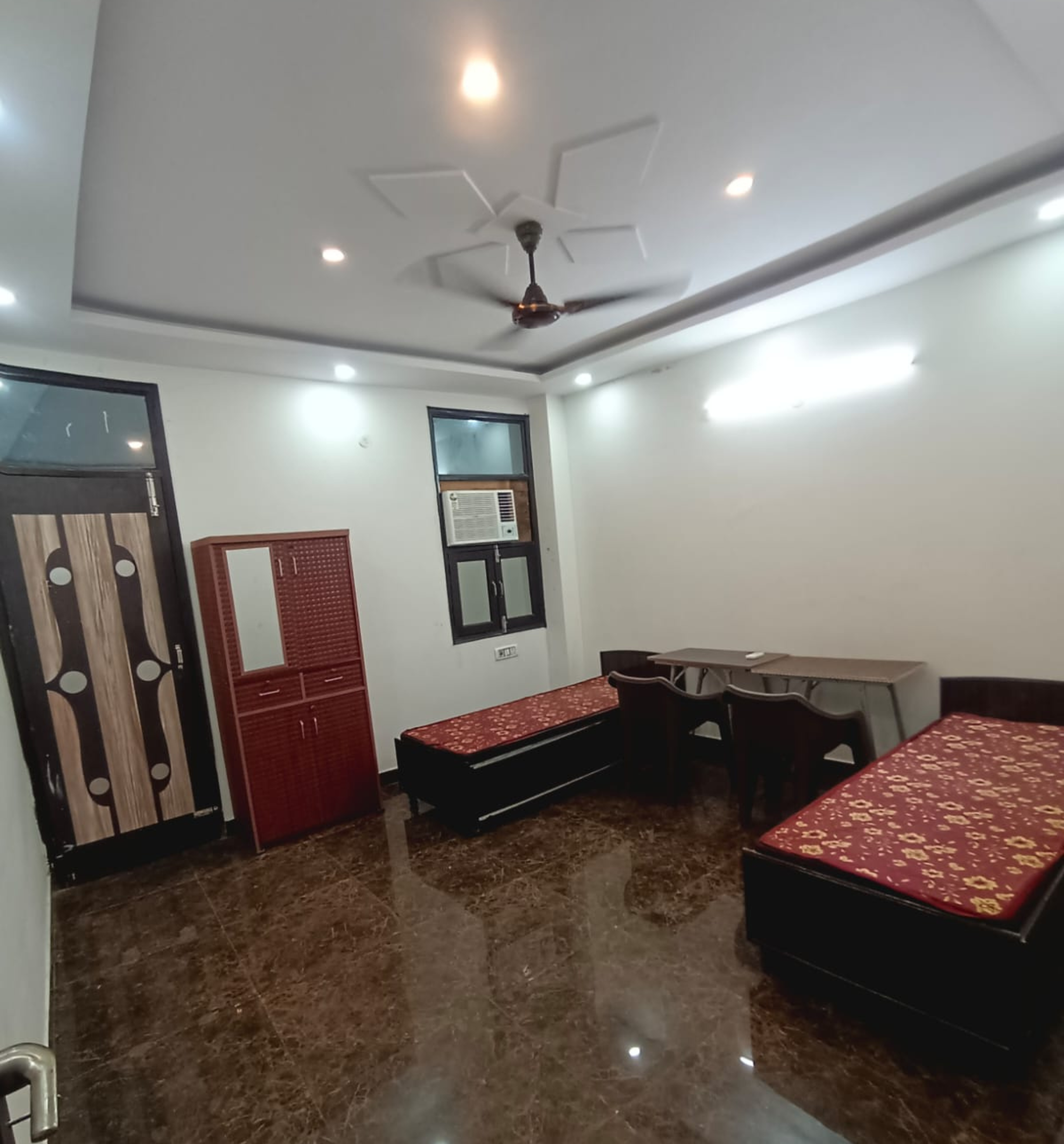 Shared room in student hostel Delhi
